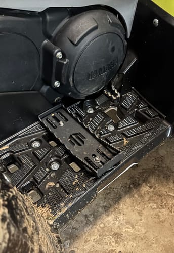 Customer photo review of Oversized Foot Pegs Yamaha Grizzly 550/700 (2007+)