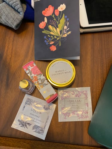 Customer photo review of Sweet treat gift and bouquet