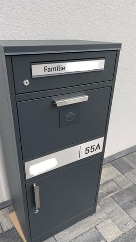 Customer photo review of AlbersDesign Stand-Paketbox PB1 anthrazit (RAL7016) personalisiert mit Edelstahl-Schild