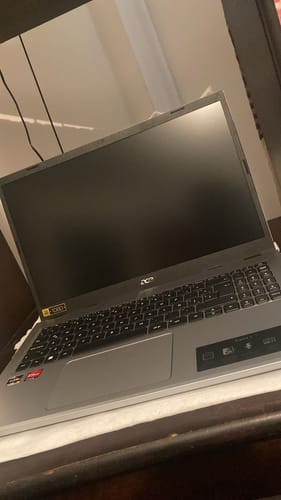 Customer photo review of Laptop Acer Aspire A315-24P-R82F 15.6" FHD, AMD Ryzen 5 7520U, 8GB RAM, 512GB SSD, AMD Radeon Graphics, Wi-Fi 6