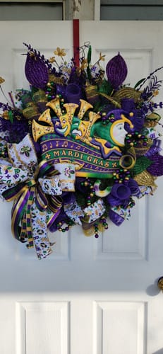 Customer photo review of 5/8"X10Yd Horizontal Glitter Stripes Mardi Gras RGF1617WY