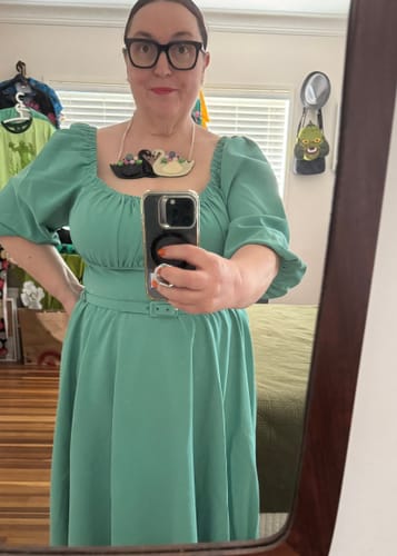 Customer photo review of Vacation Dress in Moss Green - Vixen by Micheline Pitt