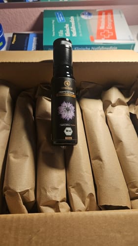 Customer photo review of 10x Bio Schwarzkümmelöl von Sunnafrucht® | 10x 100ml | Thymochinongehalt = 5300mg/l | Nativ | Kaltgepresst & Ungefiltert | Natives Schwarzkümmelöl | Reich Thymoquinon | Bio Nigella Sativa Samen aus Ägypten | MIRON Violettglas für optimale Frische