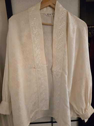 Customer photo review of Xing Kong 星空 Starry Sky Modernized Lace Jacquard Feijixiu Airplane Sleeve Top