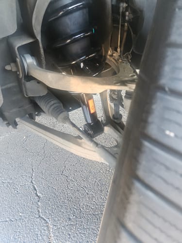 Customer photo review of 2015-2020 GMC Yukon 4-Wheel Air Suspension Conversion Kit / Delete Kit with Light Out Module (GC44FM)