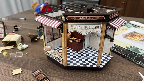 Customer photo review of Julia's Bakery DIY Miniature House