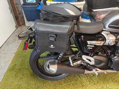 Customer photo review of 10L - Incognito Quick-Mount Small Triumph Speed Twin 1200 Solo Saddlebag (Right Only)