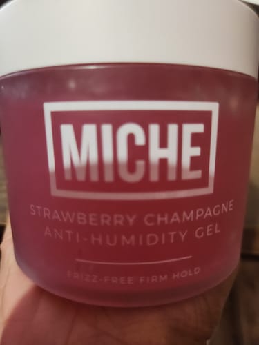 Customer photo review of Strawberry Champagne Anti-Humidity Firm Hold Hair Gel