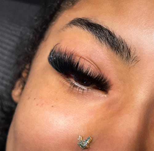 Customer photo review of EYELASH EXTENSION GLUE: BULLET
