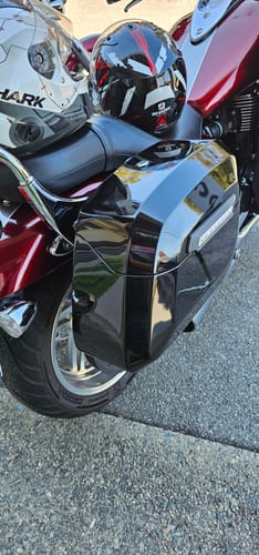 Customer photo review of 36L - Lamellar Raven Extra Large Triumph Thunderbird Shock Cut-out Painted Motorcycle Hard Saddlebags
