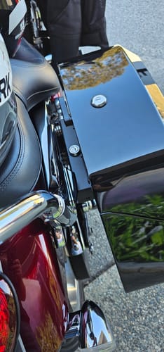 Customer photo review of 36L - Lamellar Raven Extra Large Triumph Thunderbird Shock Cut-out Painted Motorcycle Hard Saddlebags