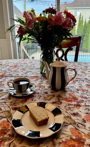 Customer photo review of Black and White Scallop Fine Porcelain Dessert/Dinner Plate