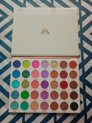 Customer photo review of PALETA DE SOMBRAS MARVELOUS | MAKEUP EXPERT