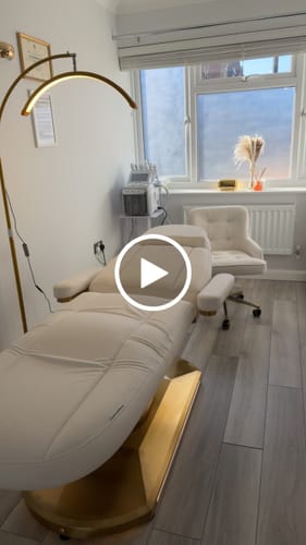 Customer video review of Manufakturo Étoile White The Complete Studio Set - Beauty Bed, Chair, Moonlight & Trolley