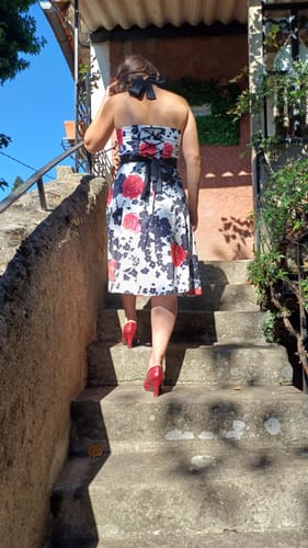 Avis photo d'un client sur Robe Vintage Année 50 Swing À Col Licou Florale Rose Rouge Soirée Cocktail