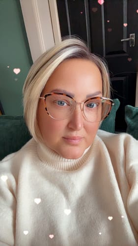 Customer photo review of JBEXTENSION MANDARENNA MONO Monofilament Handmade Wig 6X5 Full Monofilament Hand Tied Top Wig 8 Inches Dark Blonde Mono Lace Handmade Futura Fiber Wig With Anti-slip Silicone Strips Glueless Wig MANDARENNA MONO【BENDY EAR TABS】