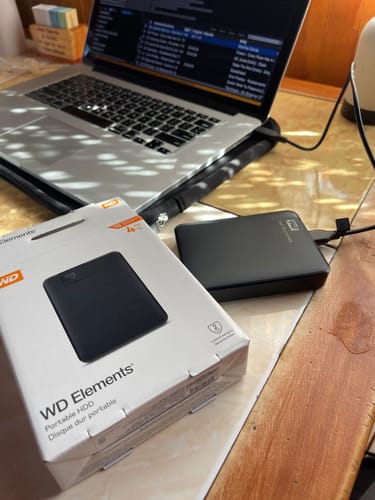 Reseña con foto de un cliente sobre Disco Duro Externo Wester Digital Elements 4tb | Lifemax