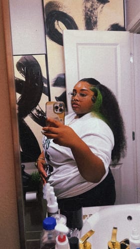 Customer photo review of CurlyMe Kinky Curly Human Hair Wigs 13x6 Lace Front Wigs Bomb Look