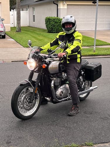 Customer photo review of 20L - Outlaw Quick-Mount Small Triumph Bonneville T120 Leather Wrapped Hard Saddlebags