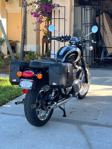 Customer photo review of 20L - Outlaw Quick-Mount Small Triumph Bonneville T120 Leather Wrapped Hard Saddlebags