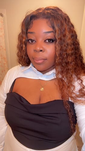 Customer photo review of CurlyMe Highlights Ombre Hair Water Wave Human Hair Wigs Transparent Lace Wigs Pre Plucked