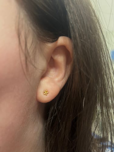 Customer photo review of Daisy Studs by KBT