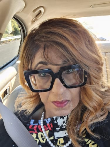 Customer photo review of Outre Perfect Hairline 13x4 Lace Frontal Wig - Imani