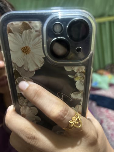 Customer photo review of BestGlass Camera Lens Protector for iPhone 15 / 15 Plus