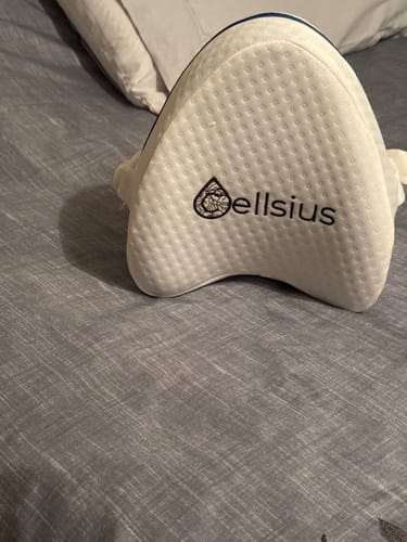 Avis photo d'un client sur Coussin Orthopédique Genoux Cellsius - Le secret d'un sommeil sans douleur