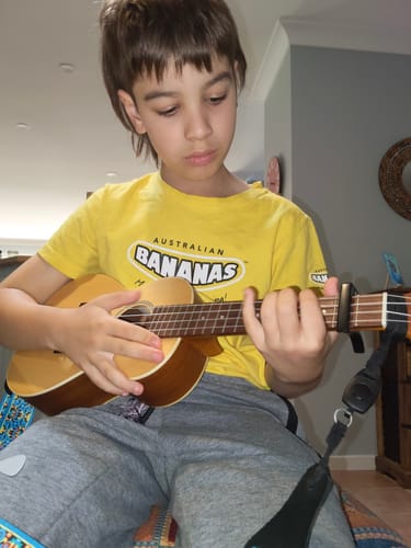 Customer photo review of JX-09U Capo specifically designed for ukulele.