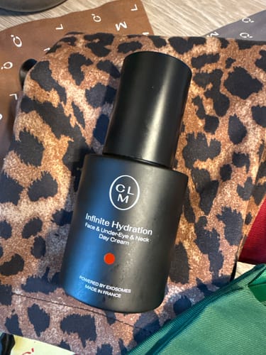 Customer photo review of Drėkinantis dieninis veido, paakių ir kaklo kremas 50ml