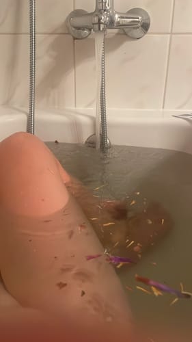 Customer photo review of Magical Lotus Salt Soak