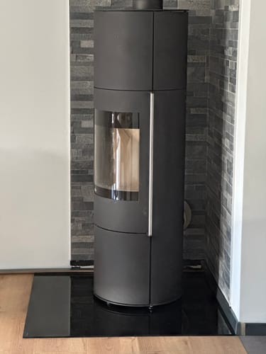 Customer photo review of Glasplatte Kamin, Funkenschutzplatte Glas für Kaminofen - Quadrat Schwarz - ohne Facette