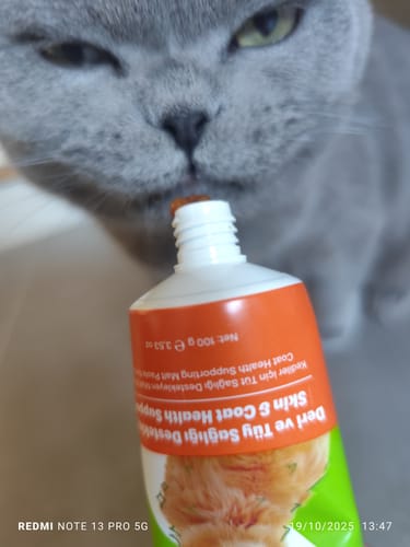 Customer photo review of Kedi & Köpekler İçin Deri ve Tüy Sağlığı Macunu | Biotinli Omega 3-6 Destekli | 100g