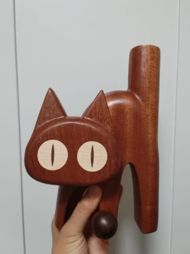 Customer photo review of Meow Natural Wooden Flower Vase