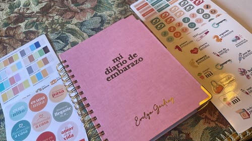 Reseña con foto de un cliente sobre Diario Único Mi Embarazo - Fabric