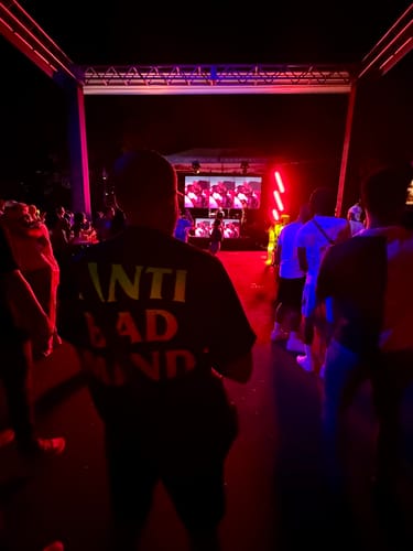 Customer photo review of ANTI BAD MIND (ROOTS TEE)