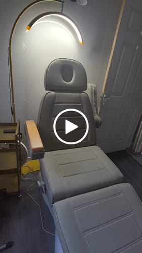 Customer video review of Manufakturo Grace Cappuccino The Complete Salon Set - Beauty Bed, Chair, Moonlight & Trolley
