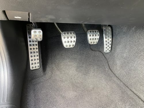 Customer photo review of Speedlogix Footrest / Dead Pedal 2008-2023 Challenger