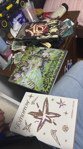 Customer photo review of K-POP RANDOM BOX