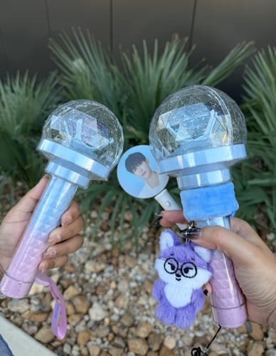 Customer photo review of SEVENTEEN - NEW_ 2025 WORLD TOUR IN INCHEON OFFICIAL MD MINI PICKET LIGHT KEYRING