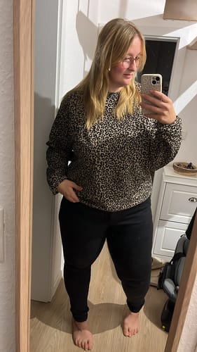 Customer photo review of Leo Snowdrop Still-Sweater