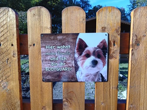 Customer photo review of Hunde-Türschild personalisiert mit Foto & Text (UV- und wetterfest)