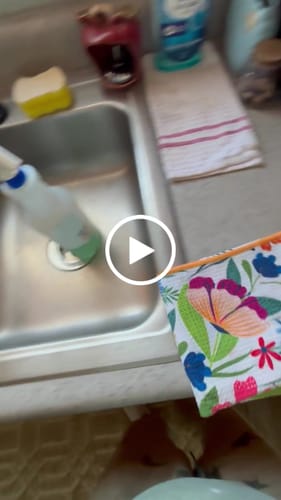 Customer video review of Fields Of Flowers Microfiber Towel