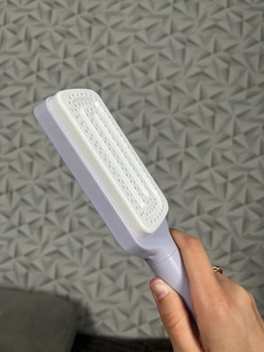 Customer photo review of SilkyBrush - Die innovative Haarbürste, die sich selbst reinigt