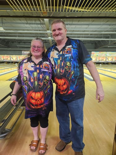 Customer photo review of Maxcorners Bowling Halloween Pumpkin Multioptions Personalized Name, Team Name Unisex 3D Shirts