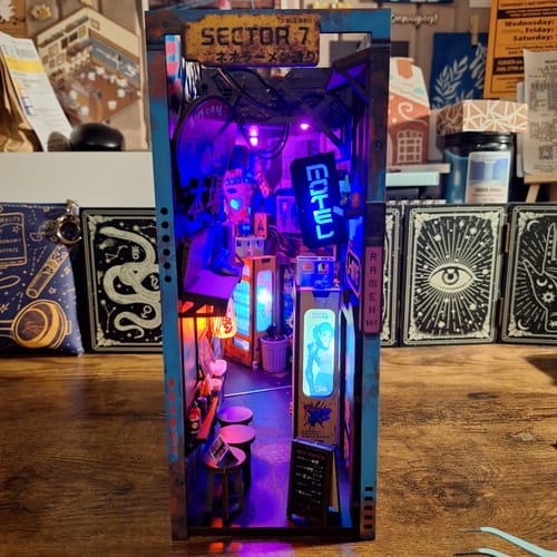 Customer photo review of Neo Ramen MiniAlley – A Cyberpunk DIY Diorama Booknook
