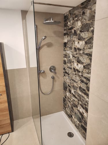 Customer photo review of SONNI Walk In/ Begehbare Dusche Duschabtrennung Duschwand Nano Klarglas Glasstärke 8mm Breite 70-120cm