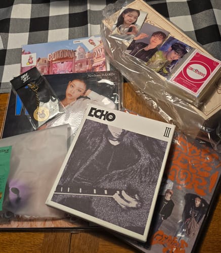 Customer photo review of K-POP RANDOM BOX