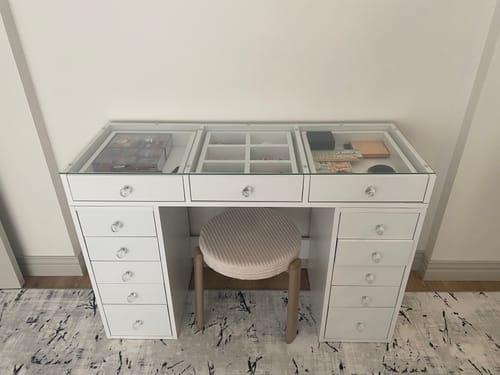 Customer photo review of Rani BJ105 Makyaj Tuvalet Masası 13 Çekmeceli Cam Tablalı Takı Düzenleyici Beyaz